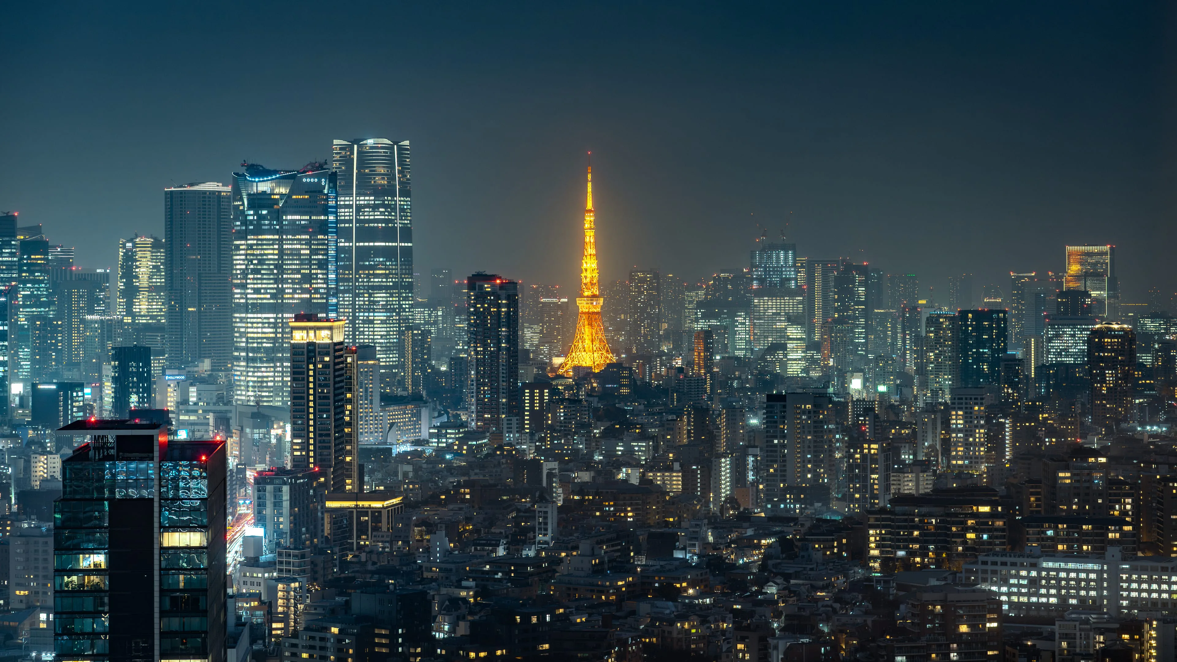 Tokyo after dark, Tokyo Tower lit among the towers of Minato